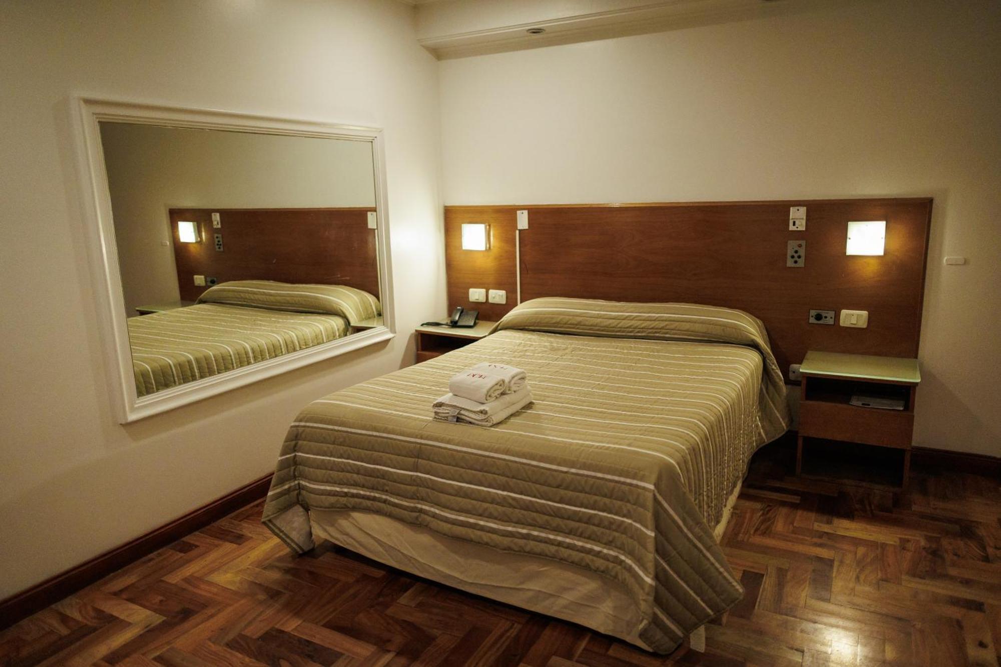 Hotel Petit Кордова Екстер'єр фото